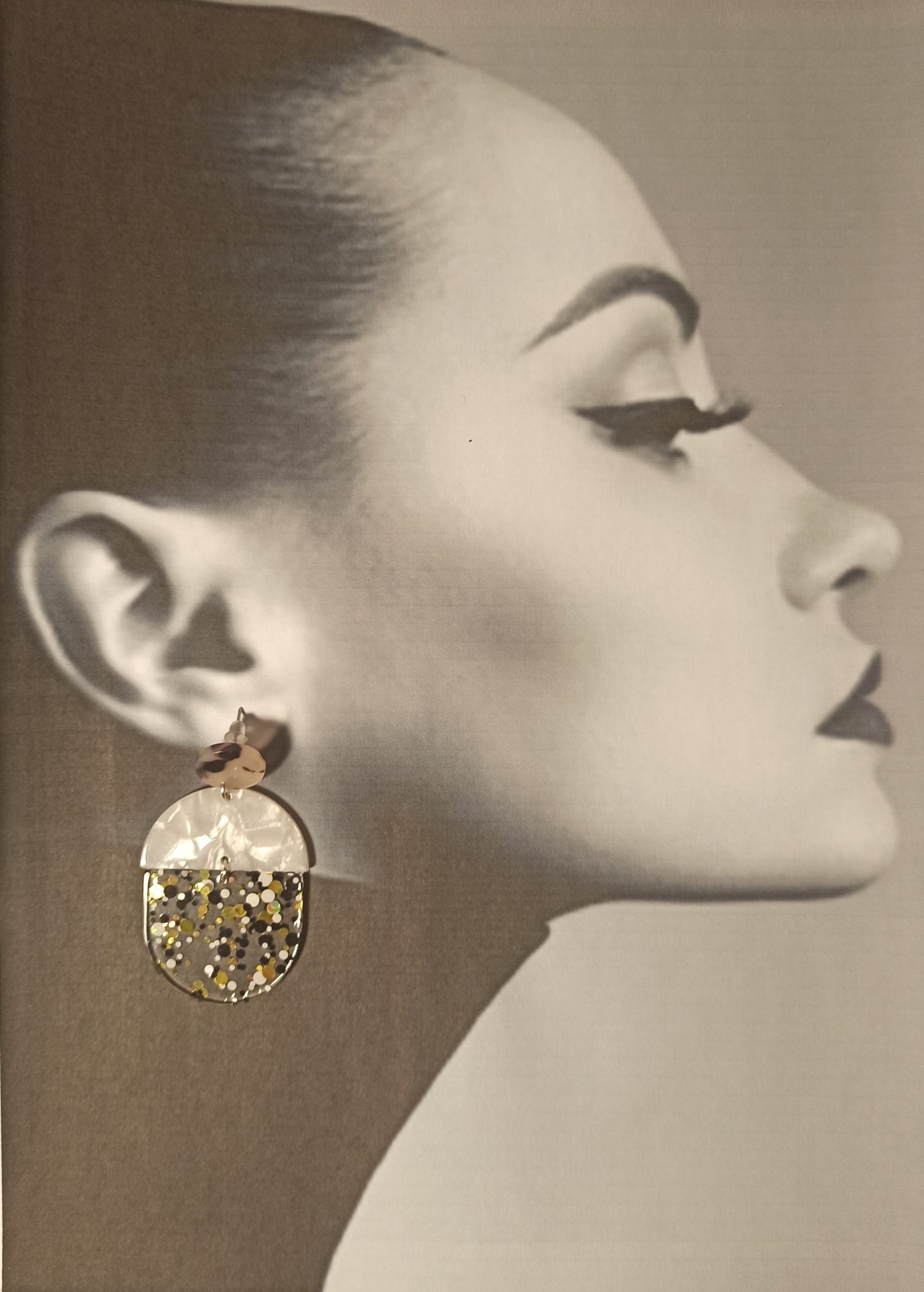 Boucles D'Oreilles Clous Pop Taupe – Image 4