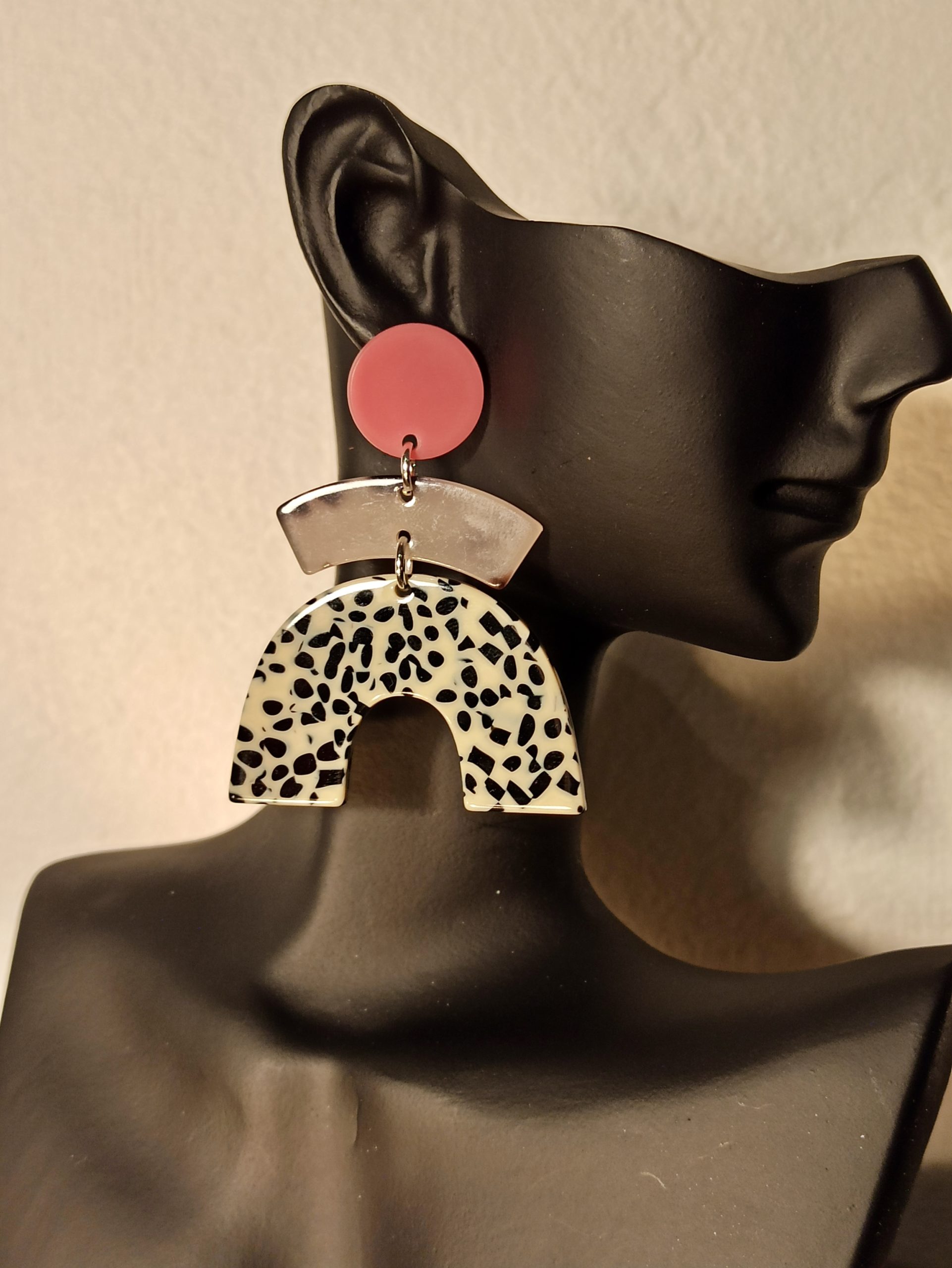 Boucles D'Oreilles Clous Rose & Tacheté Noir – Image 2